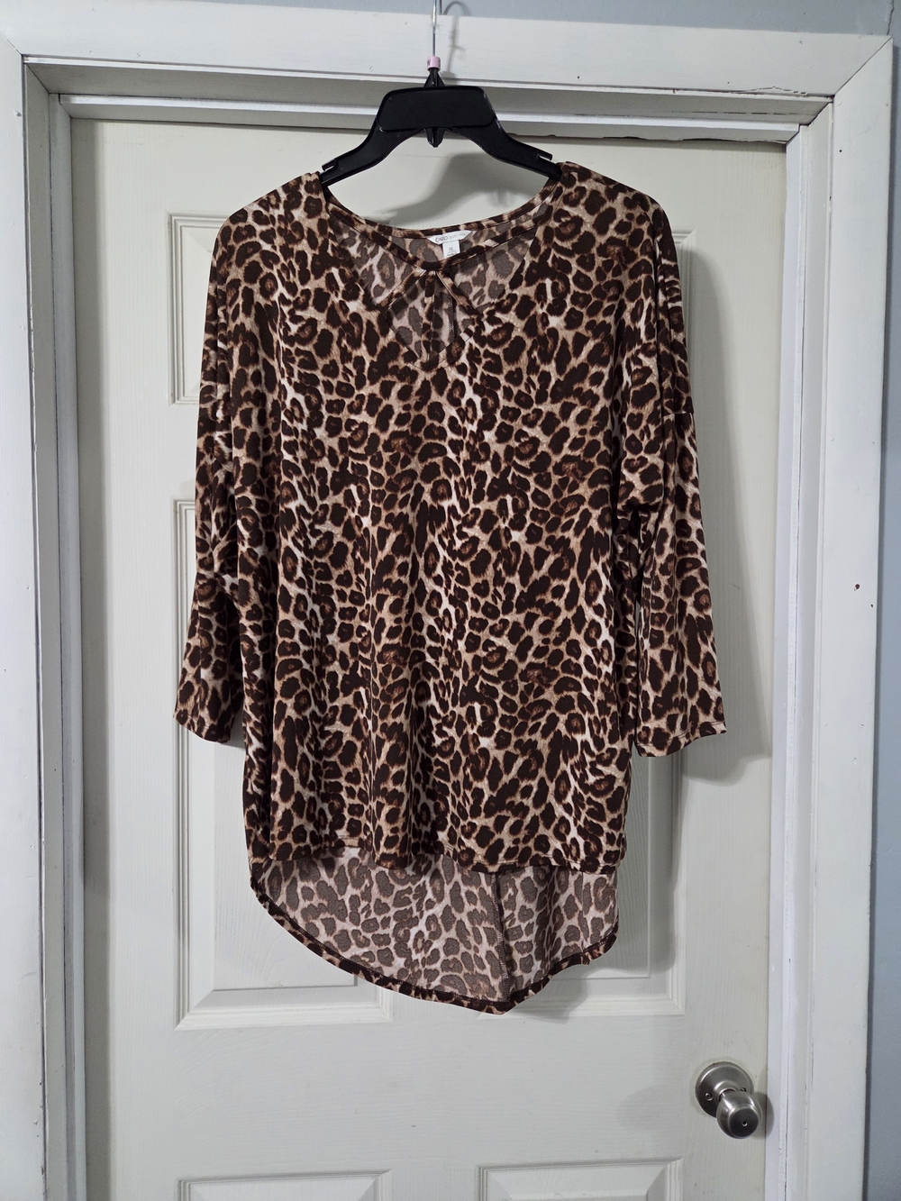 Cato Leopard Print V-Neck High-Low Blouse with 3/4 Sleeves